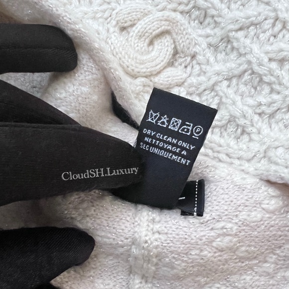 Auth Chanel CC Logo White Knit Cashmere Headband - Kept Unused - Picture 5 of 5
